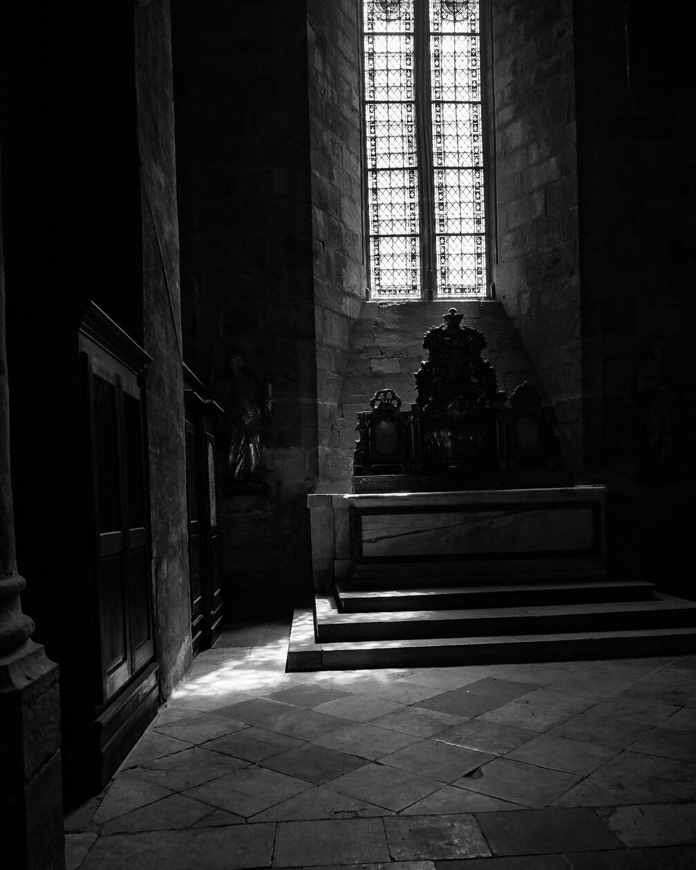 Rodez Cathedral black and white